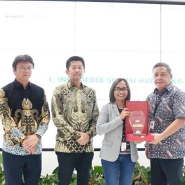ISH Raih Penghargaan Best Supplier dari Sharp Electronics Indonesia