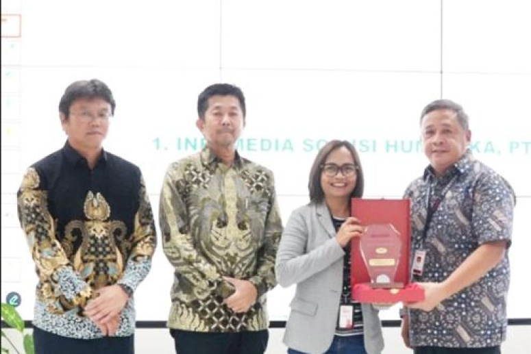 ISH Raih Penghargaan Best Supplier dari Sharp Electronics Indonesia